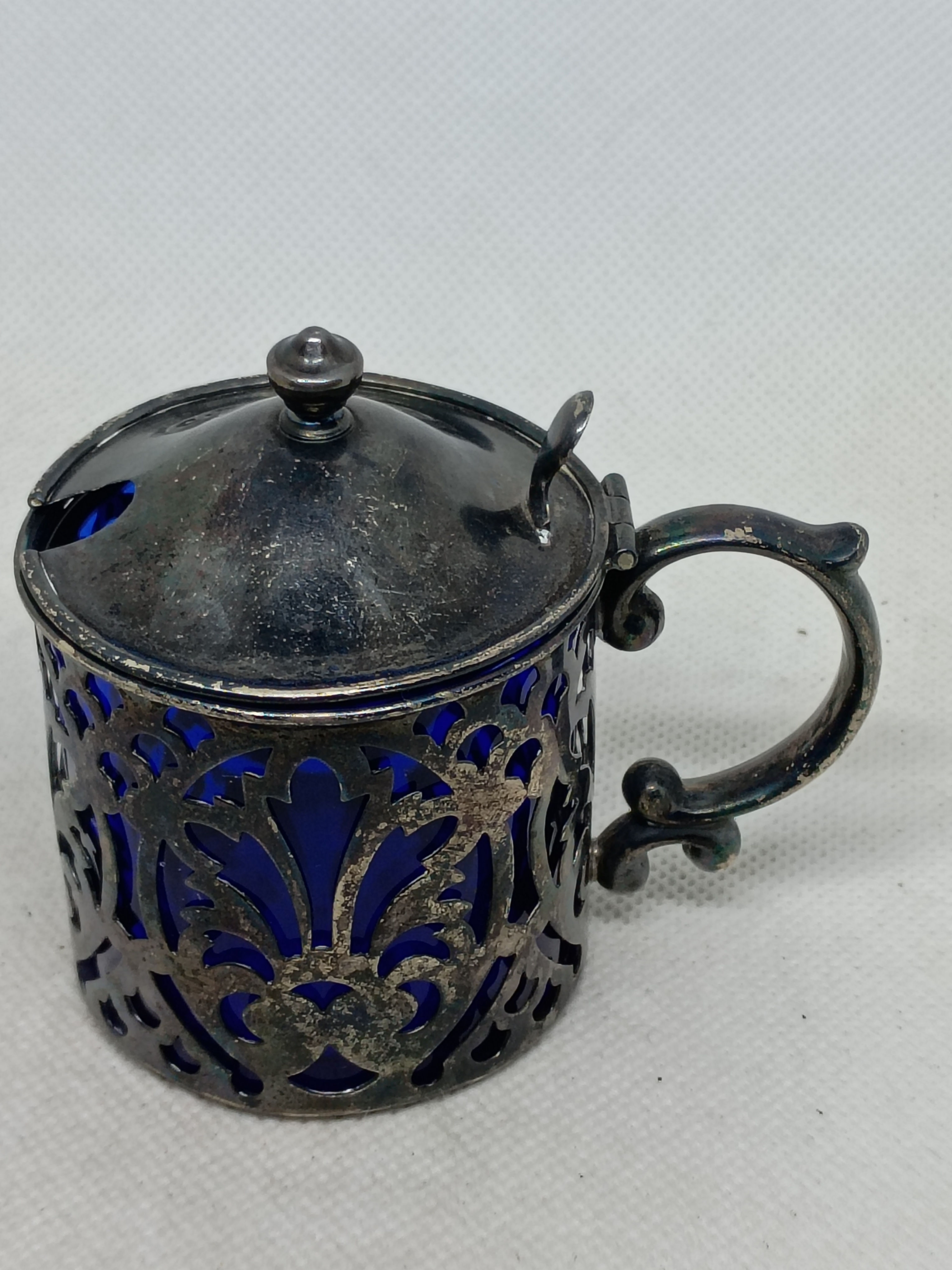 3" sterling silver mustard pot featuring an intricate pierced design - 42g