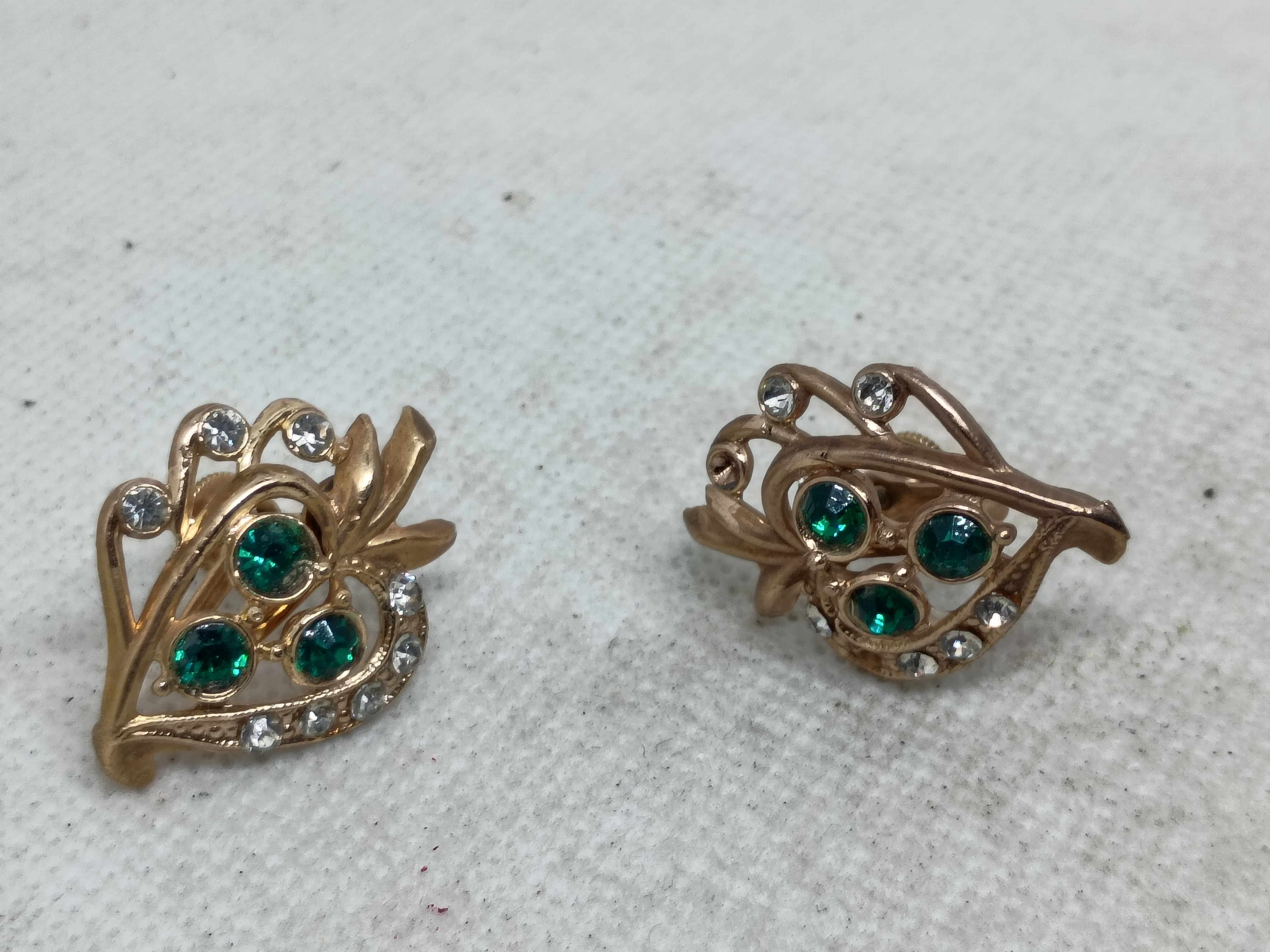 Vintage goldtone leaf-shaped clipon earring set w/with emerald green rhinestones