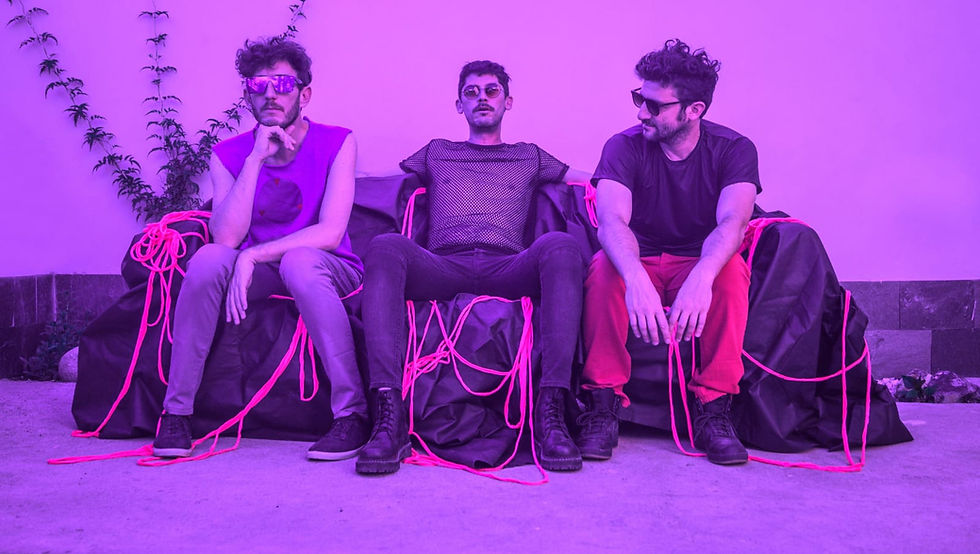Lucas, Guillermo y Marcelo - Giroangular