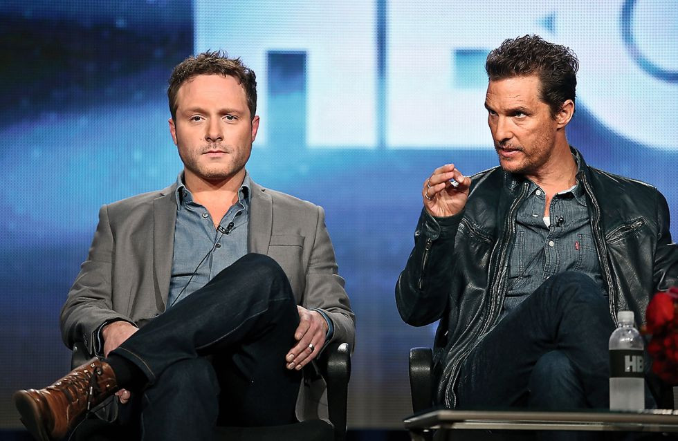Nic Pizzolatto (izq), guionista de True Detective