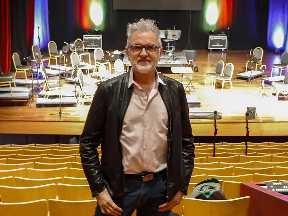 Jorge Onofri : titiritero, docente, actor, director, productor teatral