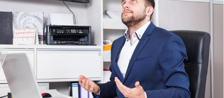 Mitarbeiter nervt sich wegen unbrauchbarem CRM-System