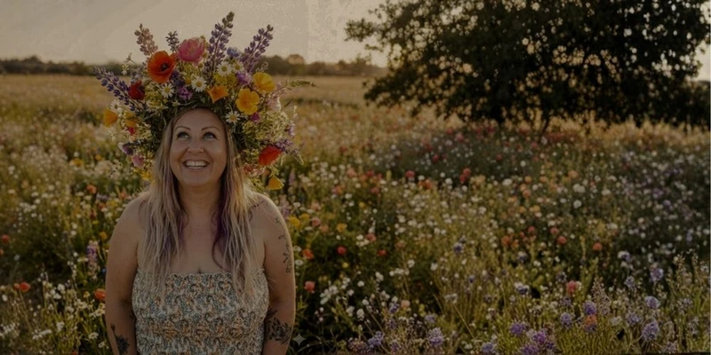 Femme dirigeante neuroatypique qui structure son entreprise avec la formation Superbloom