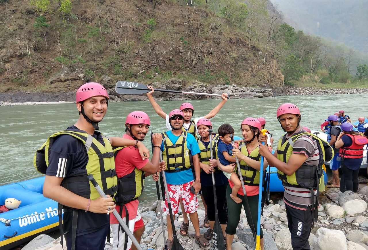 rafting group photo rishikesh.jpg