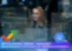 Banner do post do blog TheBILab com o título 'API do Google Trends + BigQuery: Monitoramento Inteligente de Tendências de Busca'. Ao centro, uma mulher loira com óculos, usando um computador, cercada por linhas de código e elementos gráficos representando análise de dados. No canto inferior esquerdo, o ícone do Google Trends, e no inferior direito, o ícone do Google BigQuery, ambos sobre uma faixa azul com o título destacado.