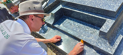 refection des joints de sepultures | On Prend Soin d'Eux