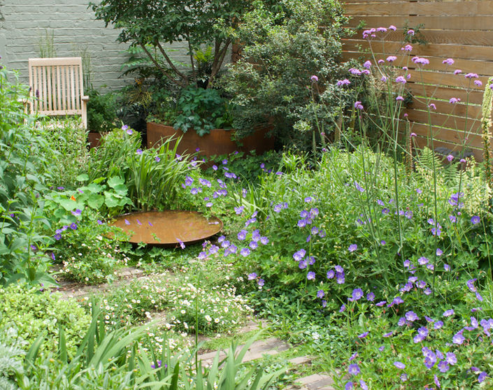 Cottage garde, Natural garden, east dulwich garden, south london garden, soft planting, corten planters, wild planting, relaxing garde, secret garden
