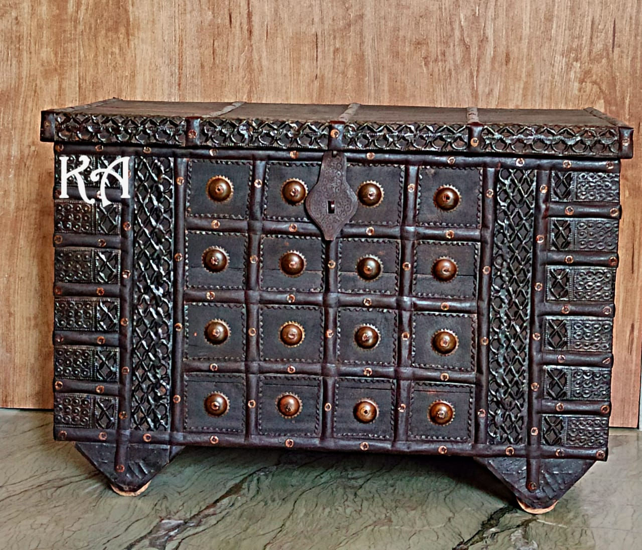 CWooden Antique Chest With Metal Finishing (GH78S) 