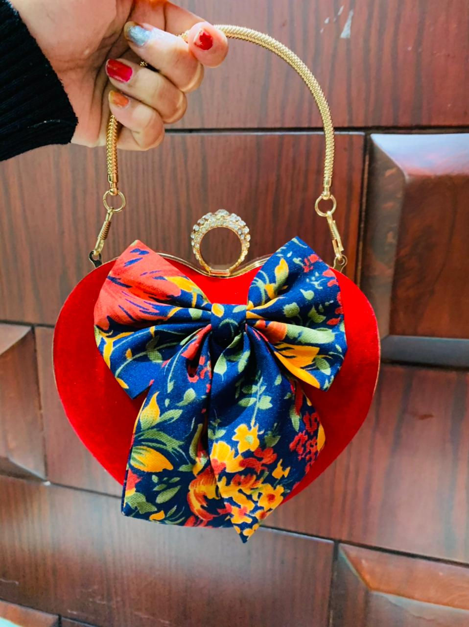 Thumbnail: Heart Clutch with Bow (SA8S) 