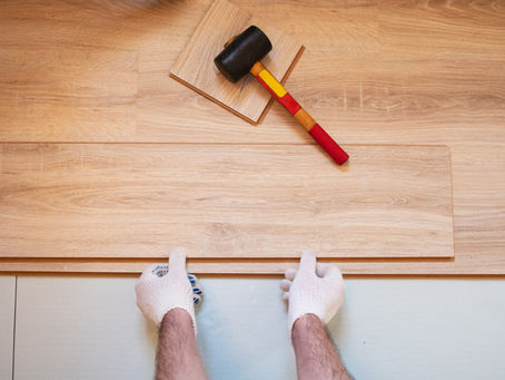 Układanie klepki podłogowej