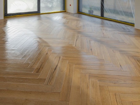 Parkiet lity czy warstwowy – co wybrać do mieszkania?