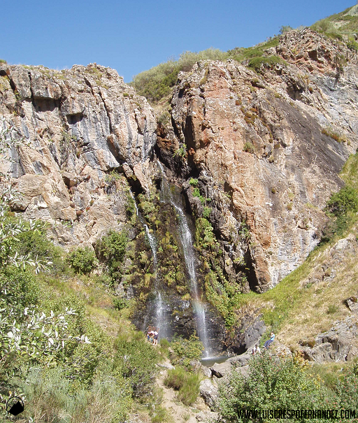 vista de la cascada de mazobre junto al pico espigüete