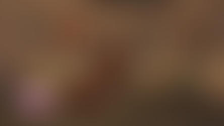 Chambre rustique avec meubles en bois du set Rustic Nest créé par KKB dans Les Sims 4.