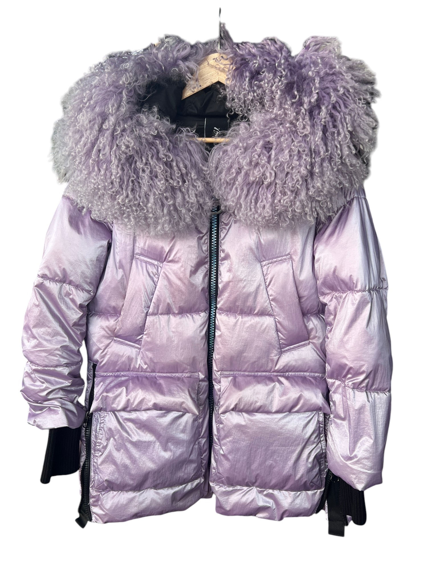 Warm jacket with a hood featuring voluminous llama fur