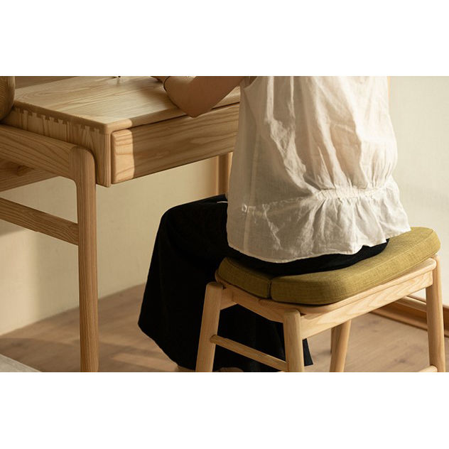 Thumbnail: Nichi - Stool