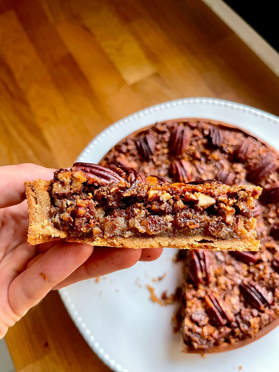 Close up d'une part de Tarte aux Noix de Pécan (Pecan Pie)