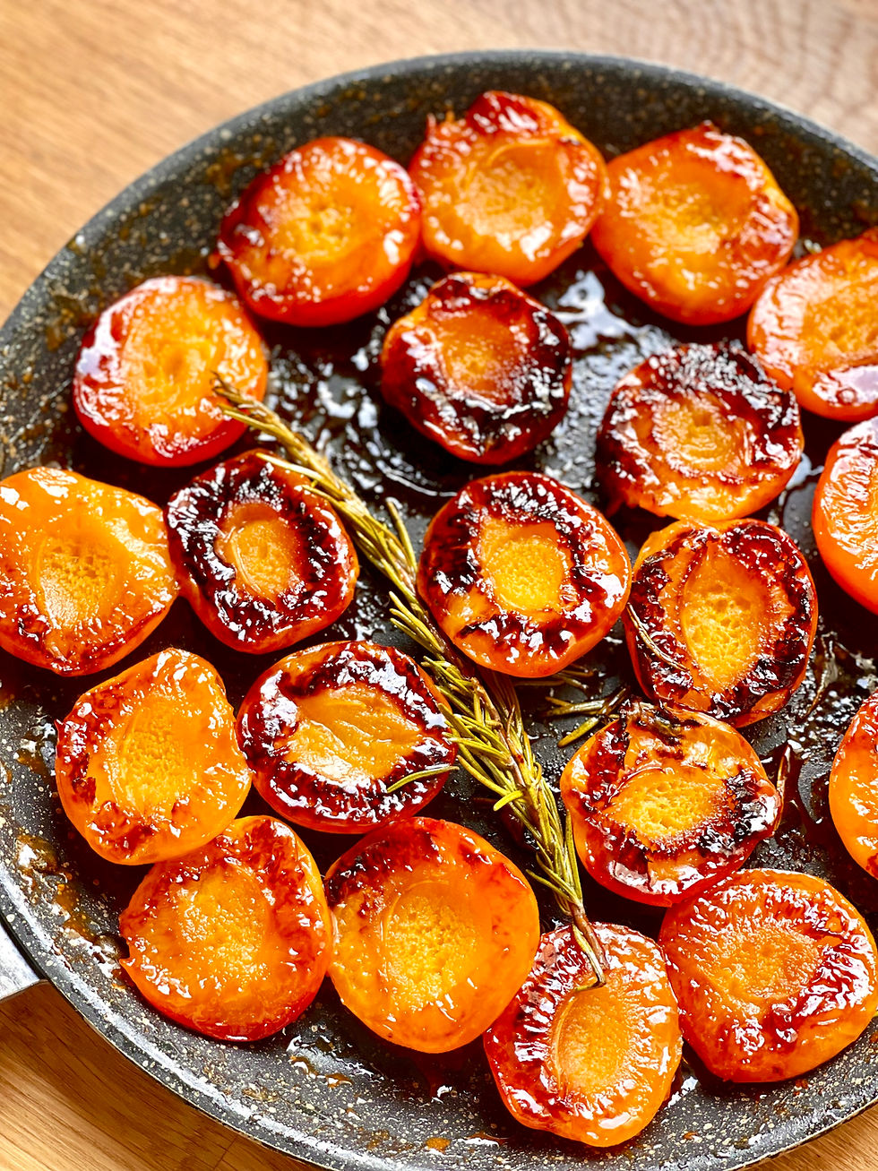 Abricots rôtis sur la poêle