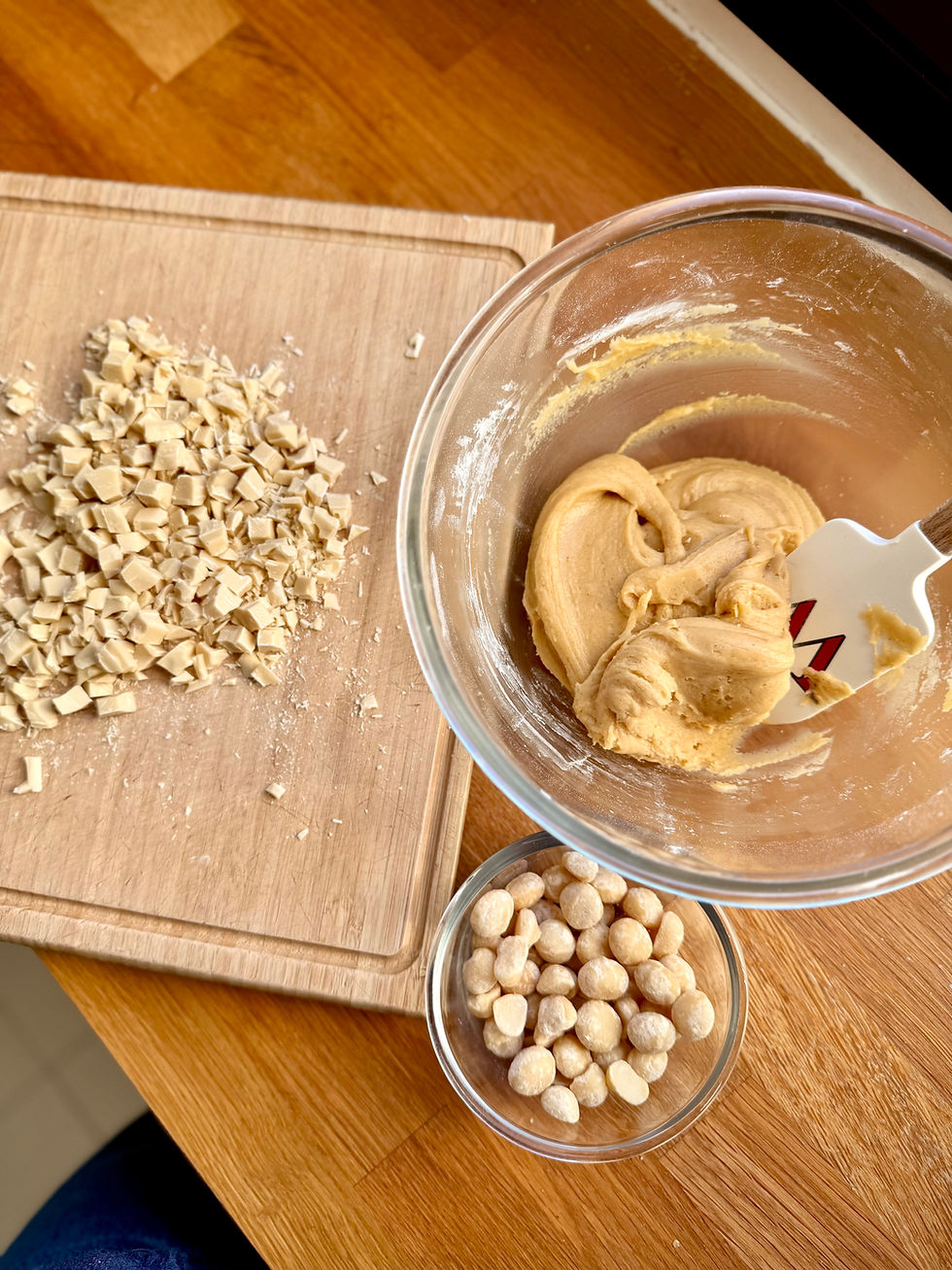 Préparer la pâte à cookies chocolat blanc macadamia