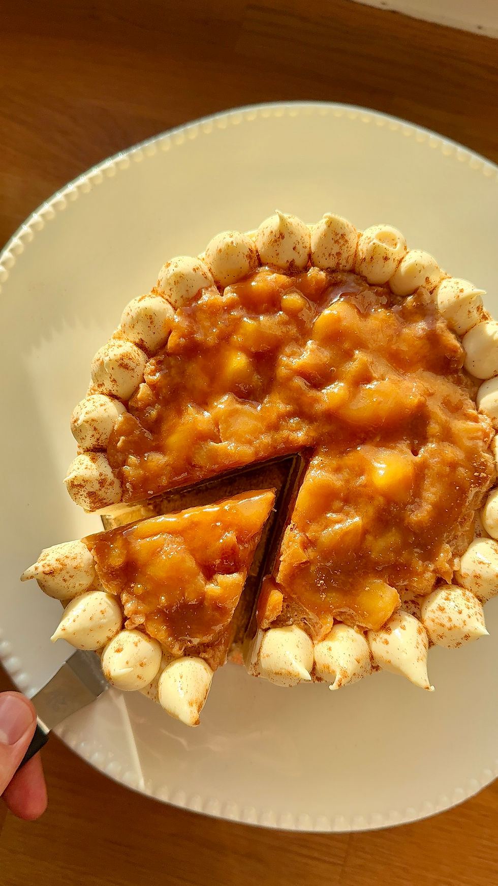 Entremets façon Tarte Tatin, service vu du dessus