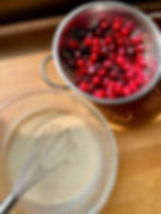 Préparation à clafoutis et cerises fraîches du jardin