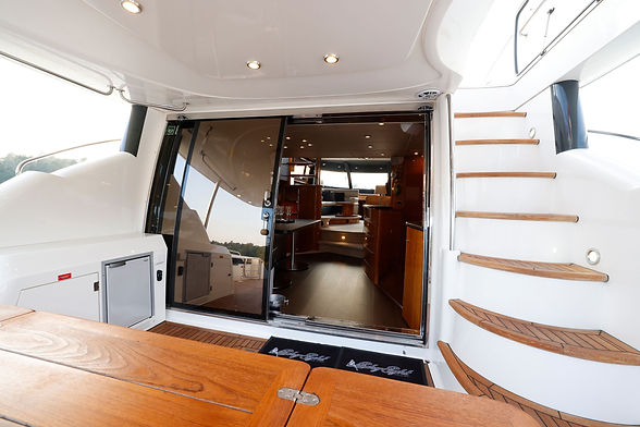 La_Lux_Lucky_Eight_Yacht_back1_web.JPG