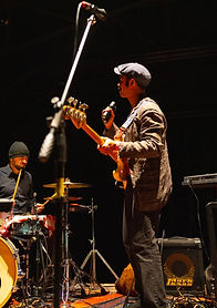Live3.jpg