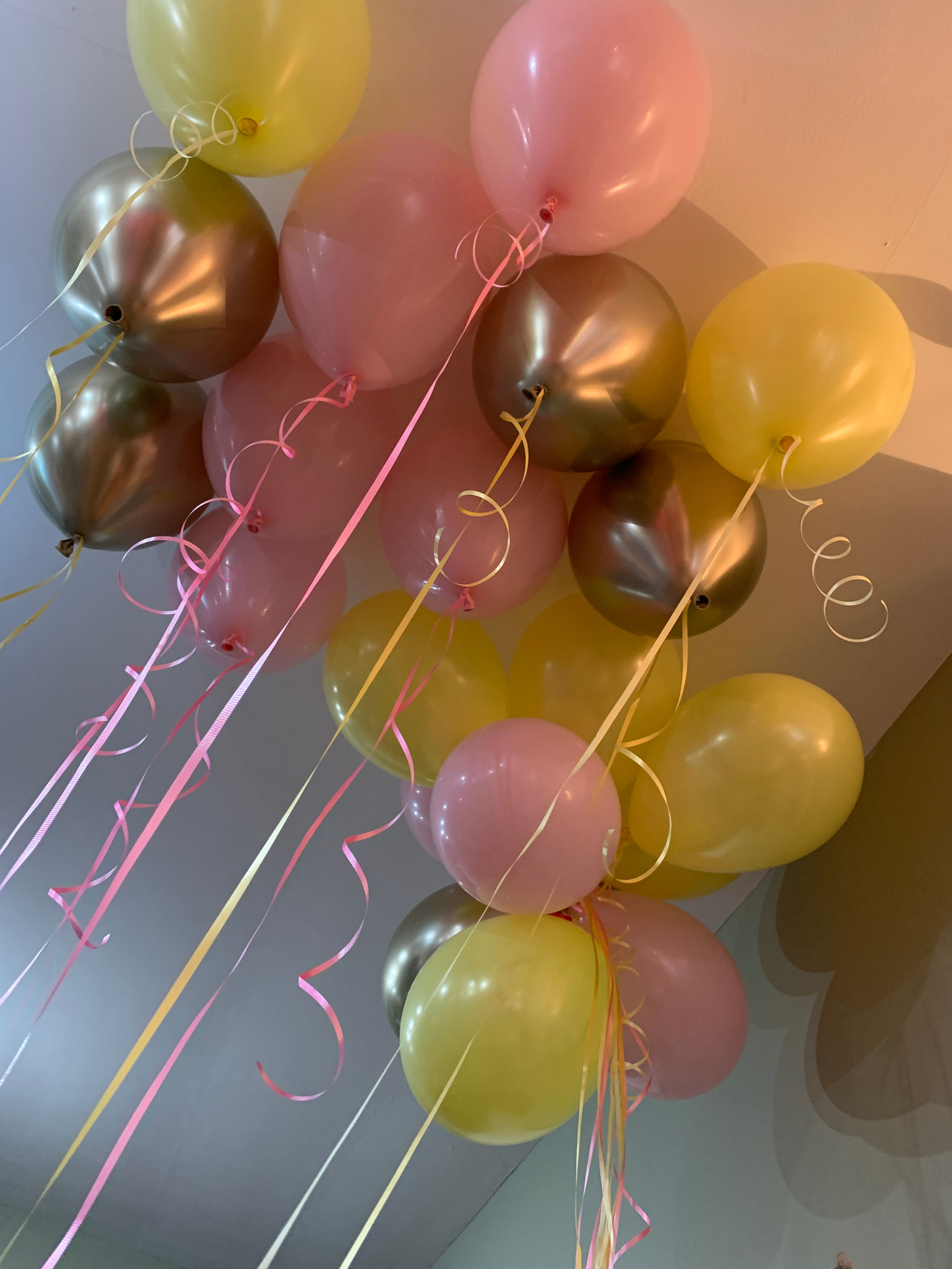 10 Easter Ceiling Balloons
