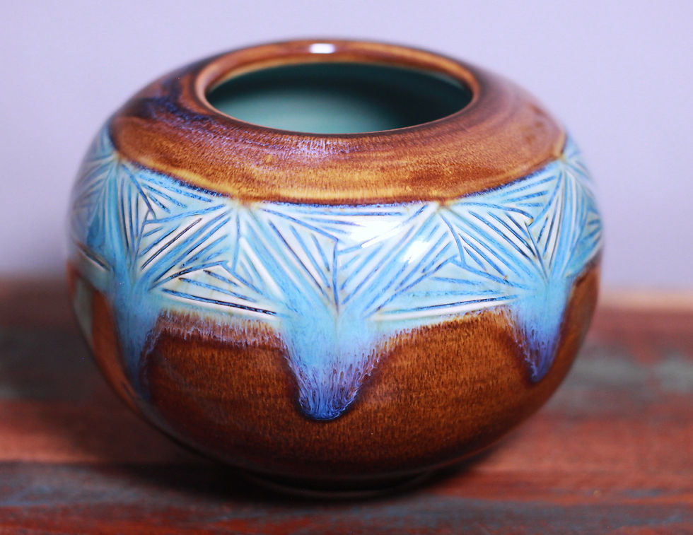 Thumbnail: Triangle design posy bowl vase