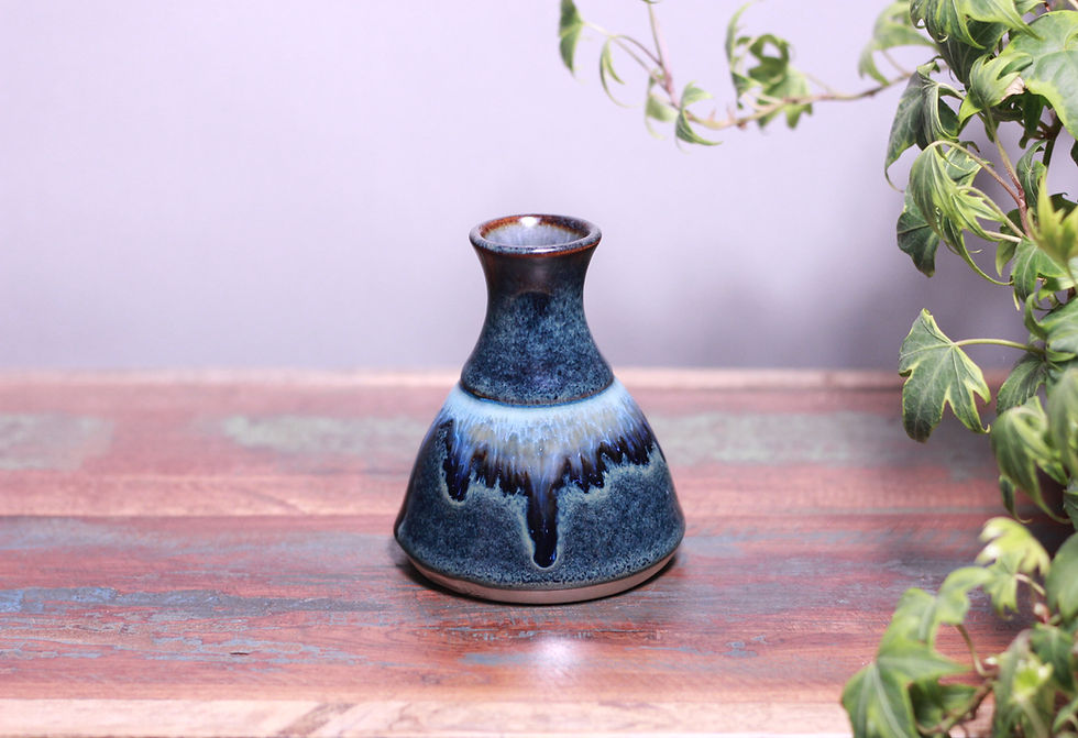 Thumbnail: Bud vase