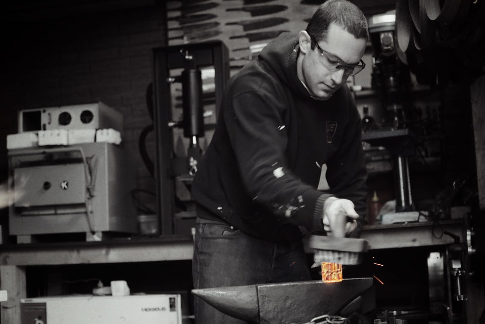 Thumbnail: smeedwerk smeden op een aambeeld