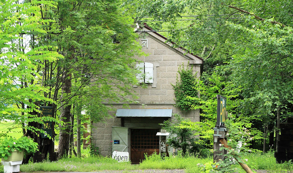 明治時代に建てられた築100年の石蔵