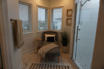 Beach house primary bath with chaise lounge 