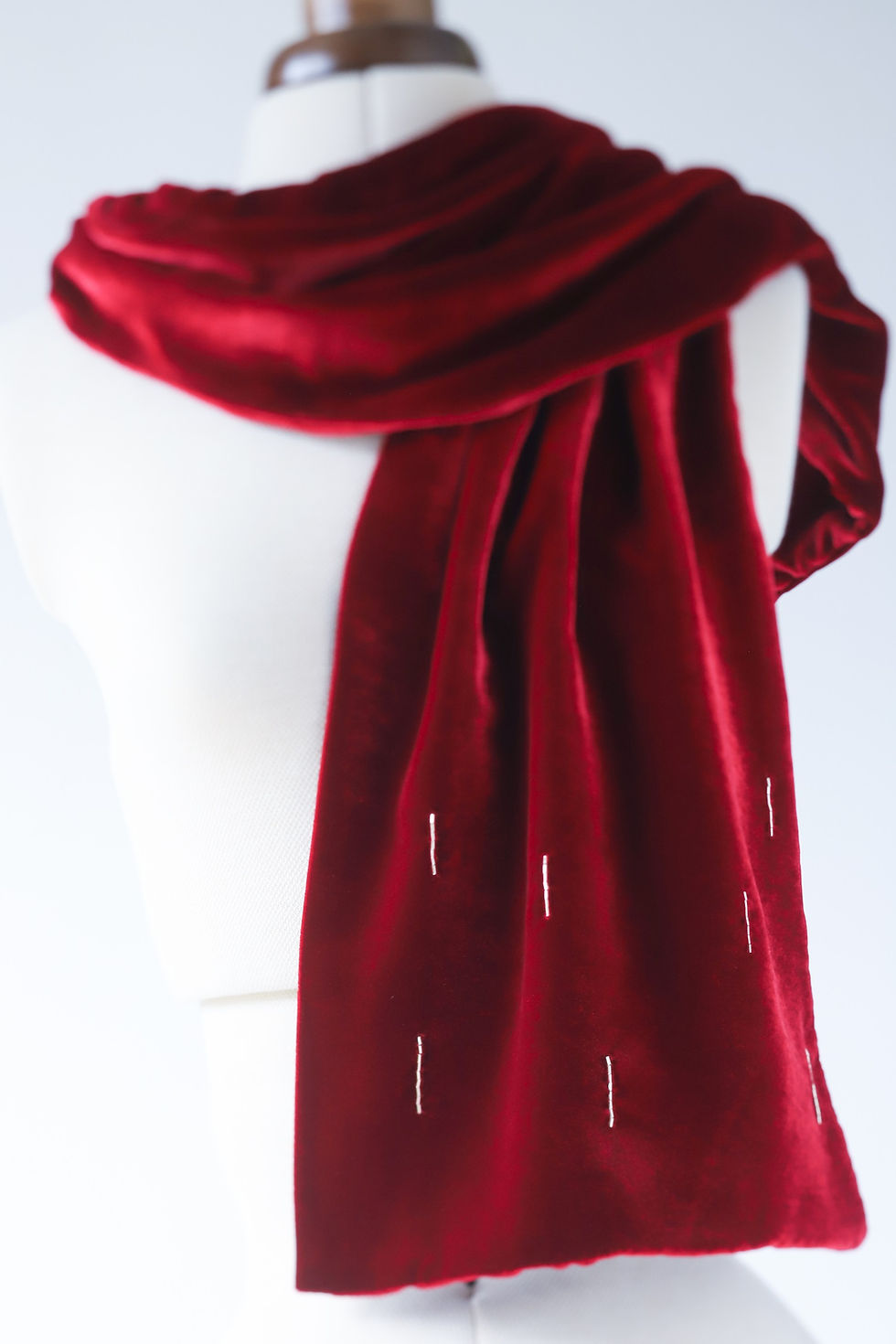 Miniature : Echarpe-broderie-velours-soie-fait-main-france-rouge-luxe