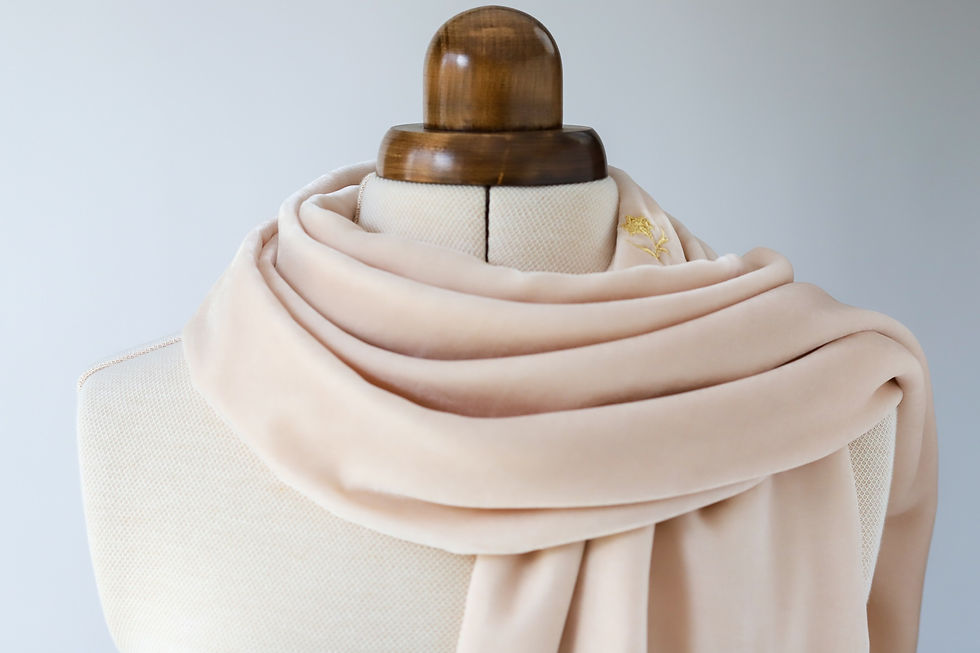 Miniature : Echarpe-broderie-or-rose-velours-soie-fait-main-france-beige