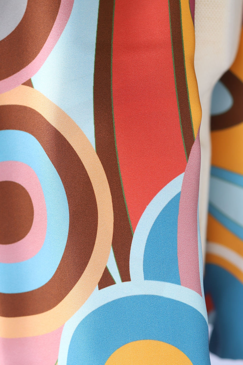 Miniature : foulard-twill-satin-soie-orange-bleu-marron-fait-main-france-vue-proche