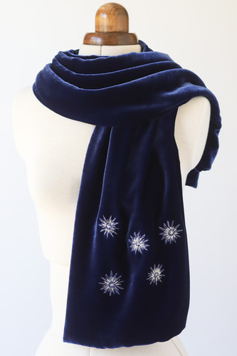 Écharpe Fantaisie Femme Bleue - Velours Et Satin Avec Petits Pompons - Neuf Avec étiquettes