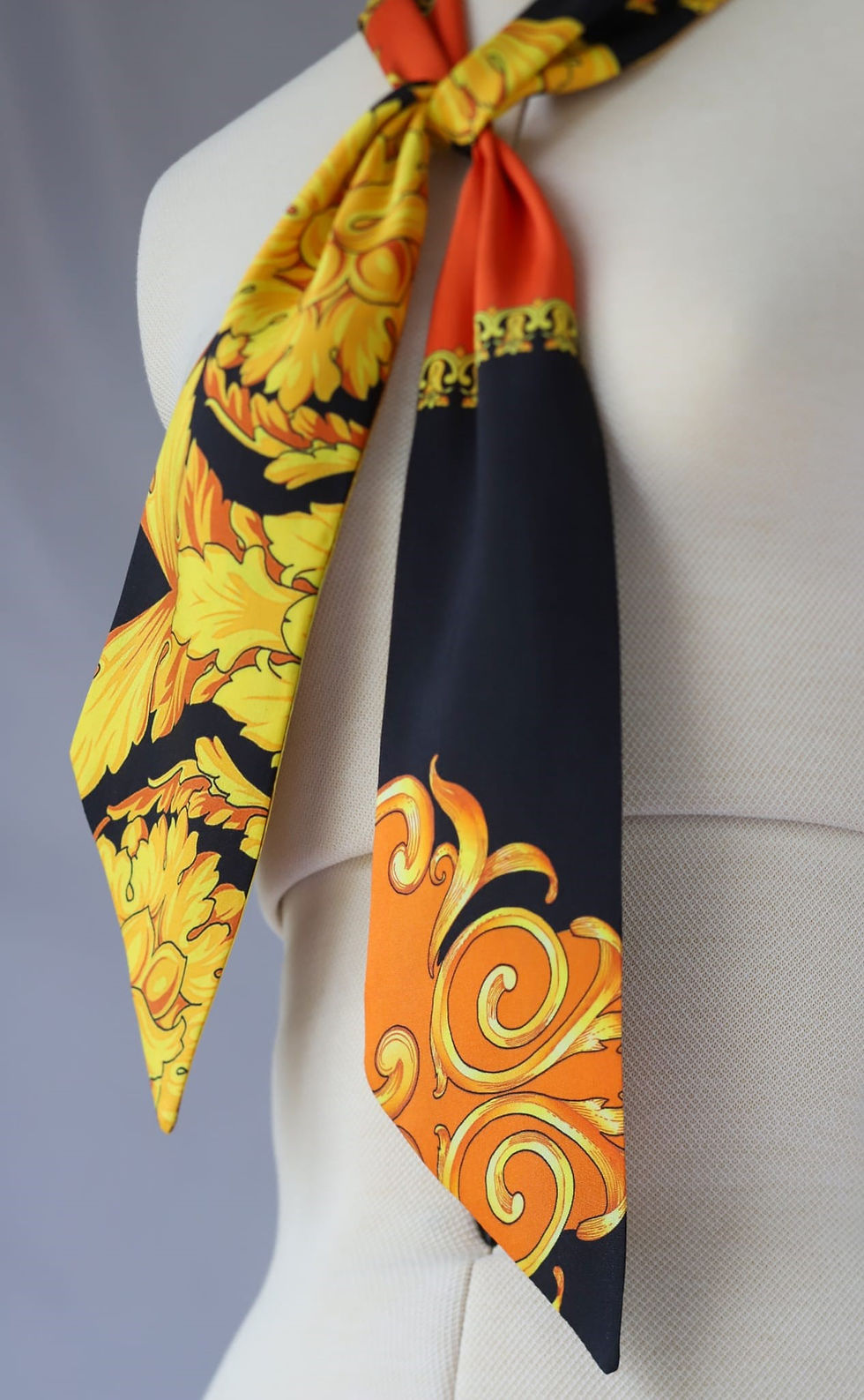 Miniature : tour-de-cou-soie-sauvage-shantung-jaune-noir-orange-style-haute-couture-fait-main