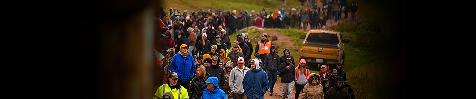 ski hill crowd.png