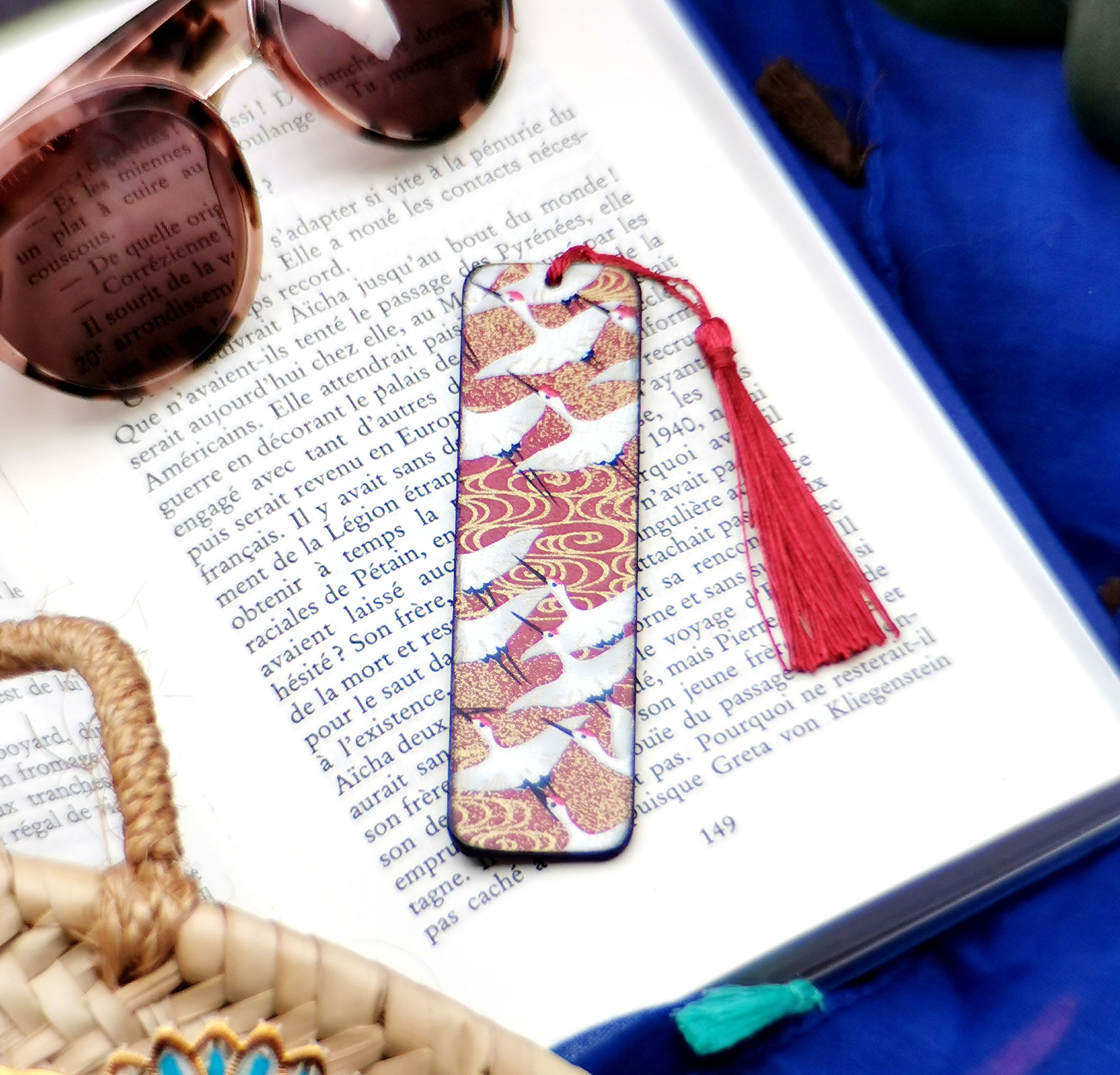 Marque page Envolée de Grues sur fond Framboise 