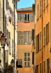 des batiments dans le vieux nice