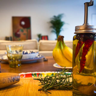 une table mise des jolies légumes de saison