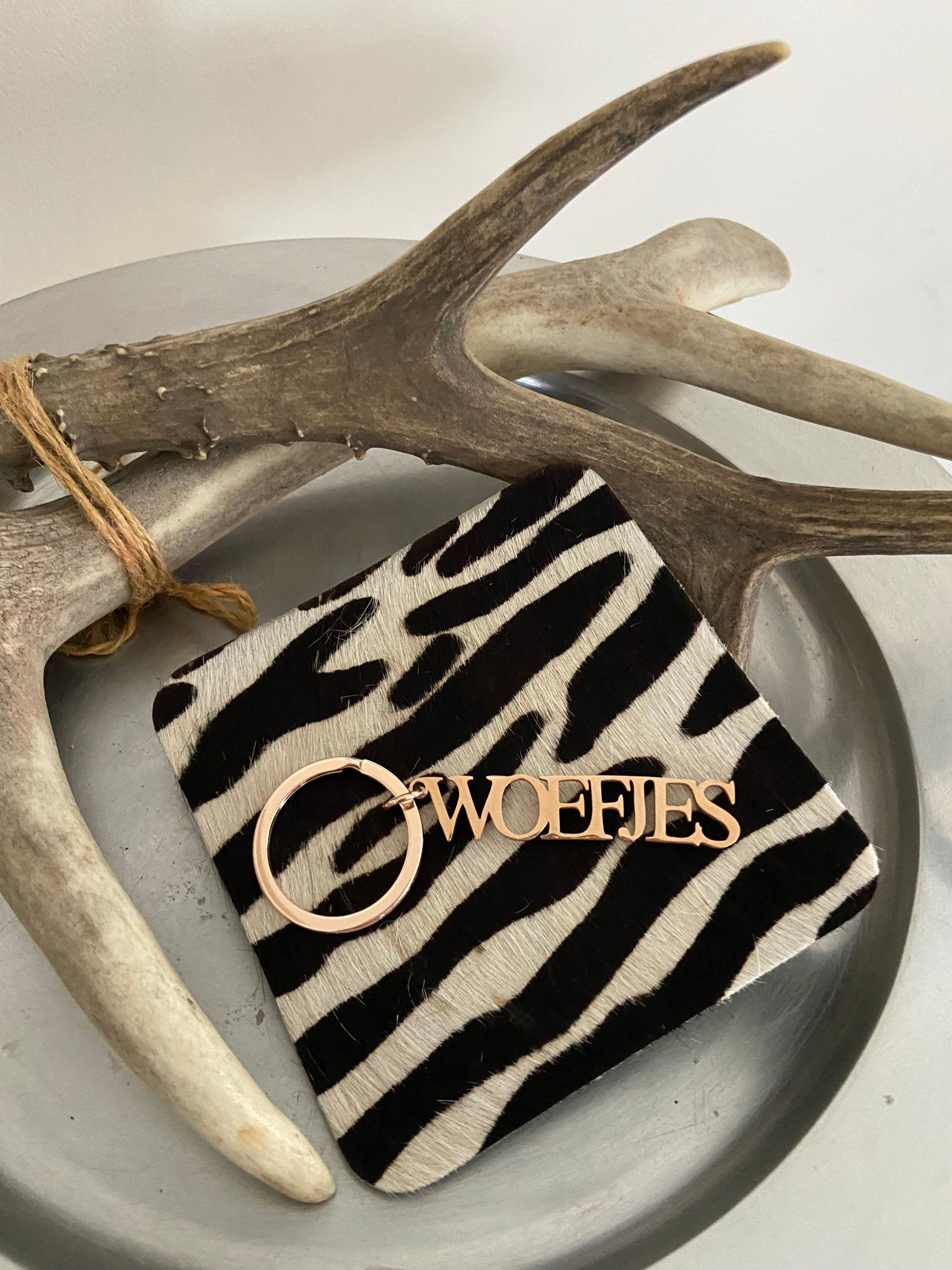 Super leuke WOEFJES sleutelhanger in rose gouden kleur