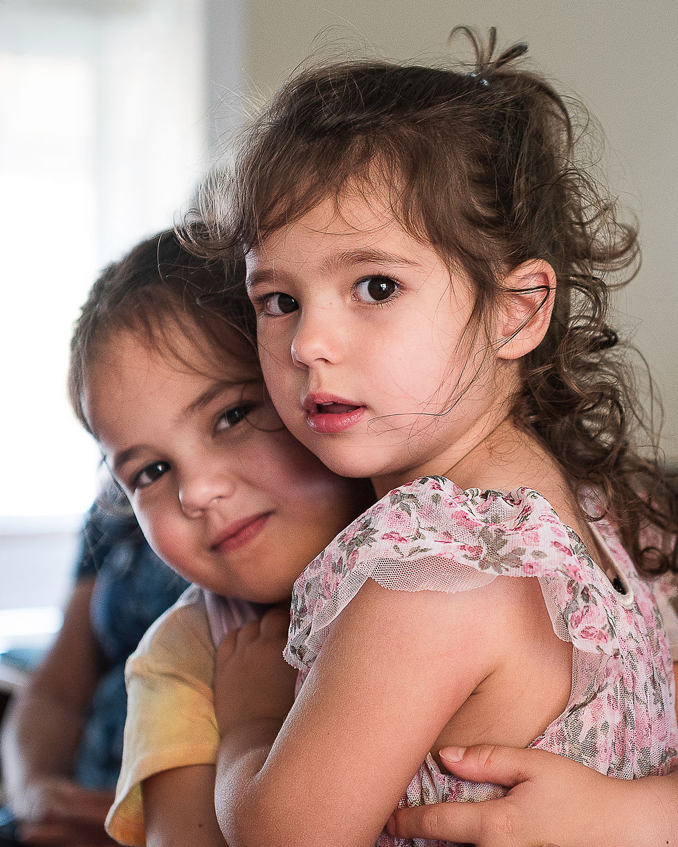 Claude St-Cyr - Danica et Helena en visite chez tante Didi