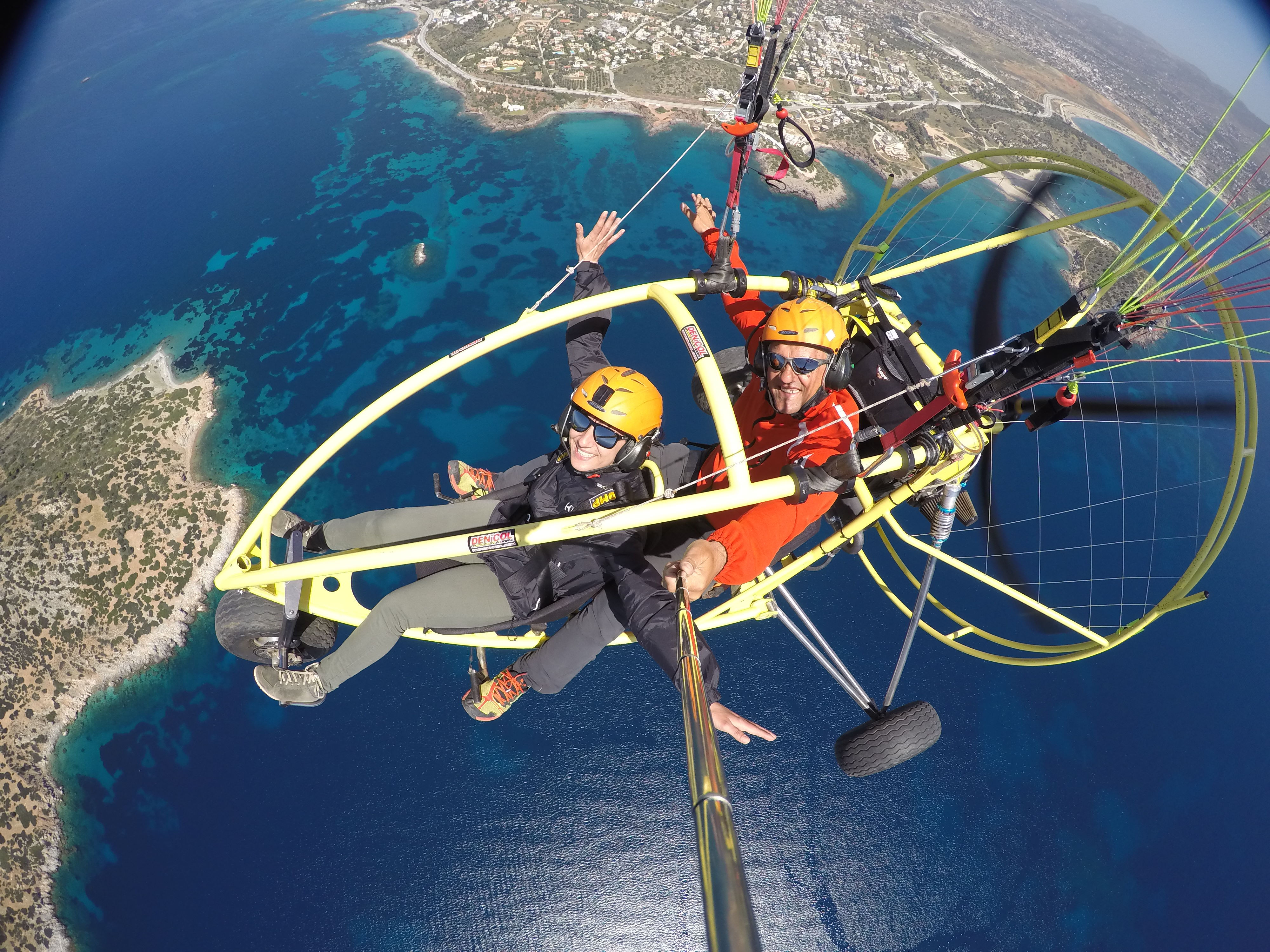 Fly over the skies with a light weight paratrike