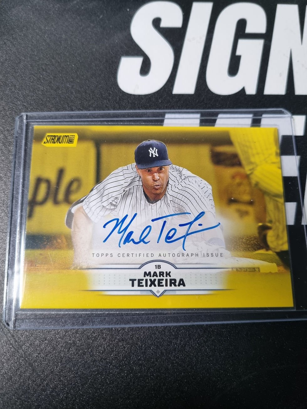 Mark Teixeira New York Yankees 2025 Topps Stadium Signed Yellow Parallel