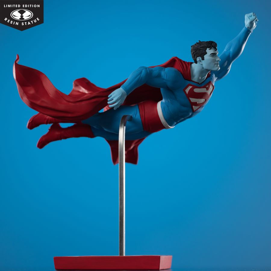 サムネイル： Superman - Superman by Lee Bermejo 1:10 Scale Resin Statue