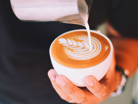 ¿CÓMO PREPARAR UN CAFÉ LATTE?