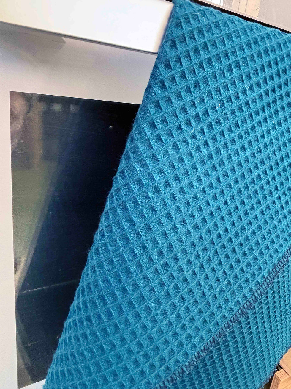 Miniature : Torchon en nid d’abeille bleu paon utilisé pour la vaisselle au quotidien.