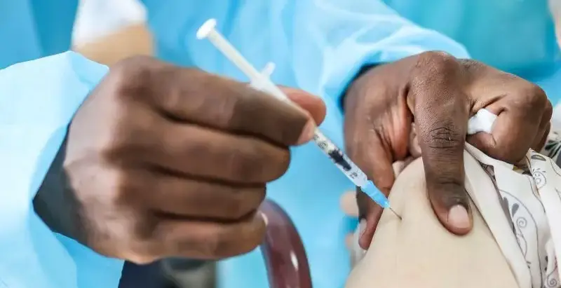 Vacinação contra febre amarela e influenza, acontece neste sábado (16) em 15 UBSs