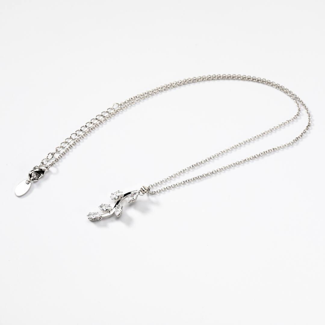 Halskette aus rhodiniertem Metall „Glitzernder Efeu'